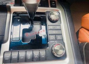 Xe Toyota Land Cruiser VX.R 5.7 V8 2018